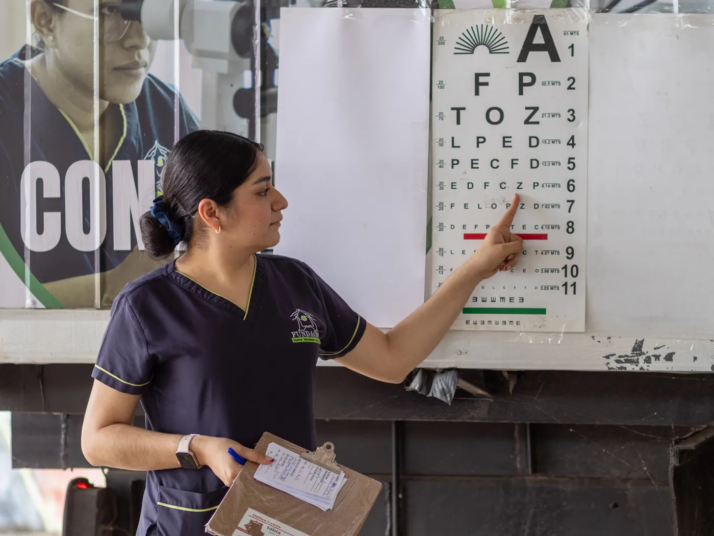 Prueba de agudeza visual en brigada comunitaria