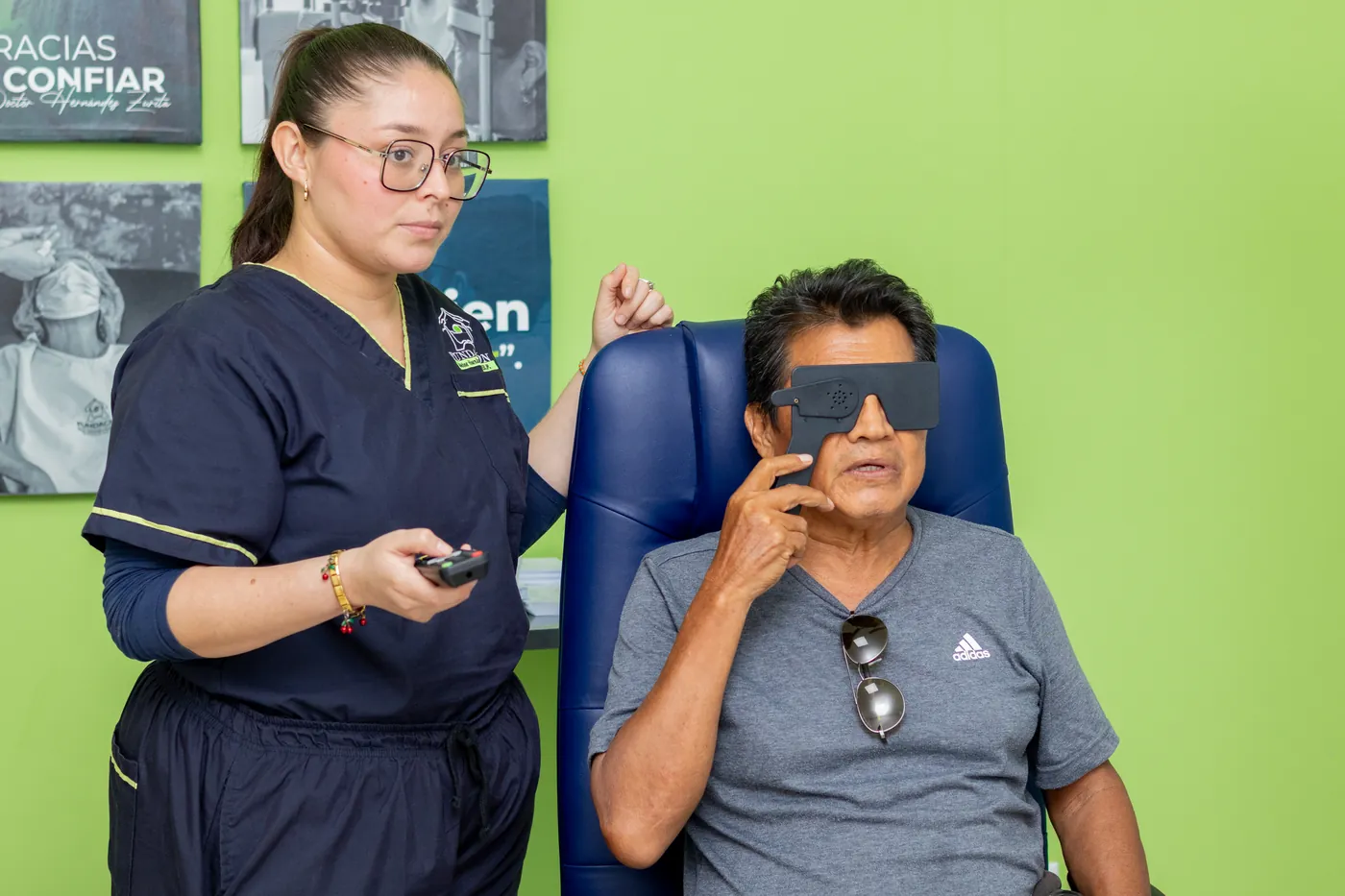Prueba de agudeza visual con oclusor